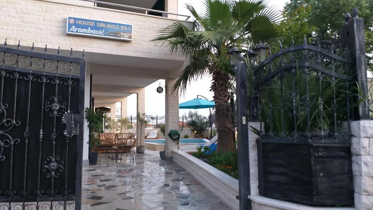 Villa Mira Trogir 0*,