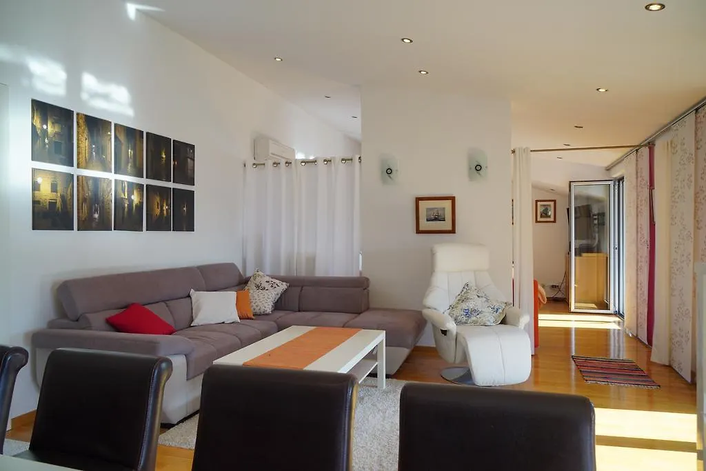 Apartment Villa Mira Trogir Kroatien